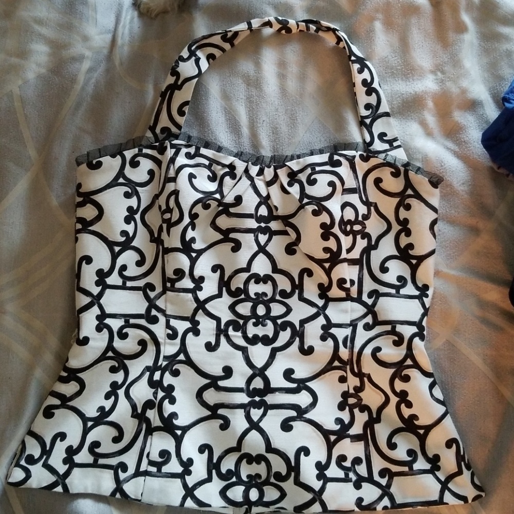 Feminine bustier!